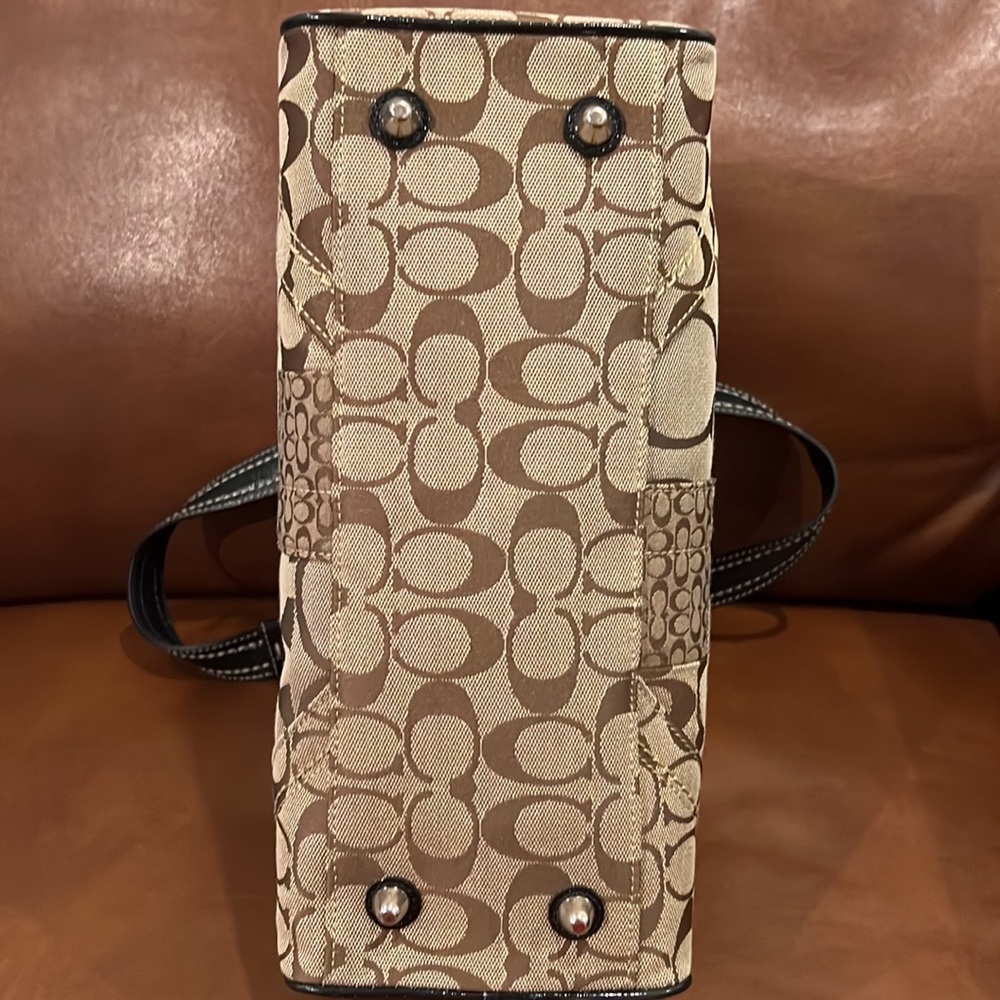 Coach purse brown canvass and black patten seems and straps - Picture 3 of 5
